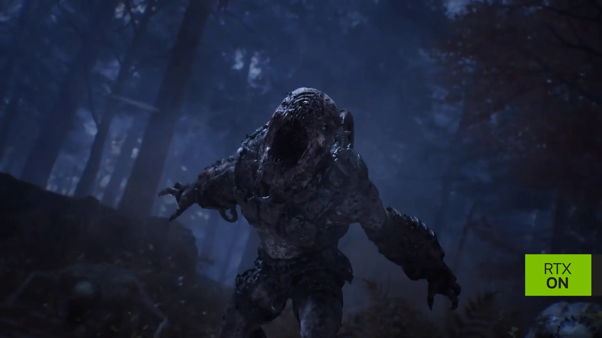Una criatura Locust avanza entre la niebla azulada de un bosque nocturno en Gears of War: E-Day, con la etiqueta RTX ON