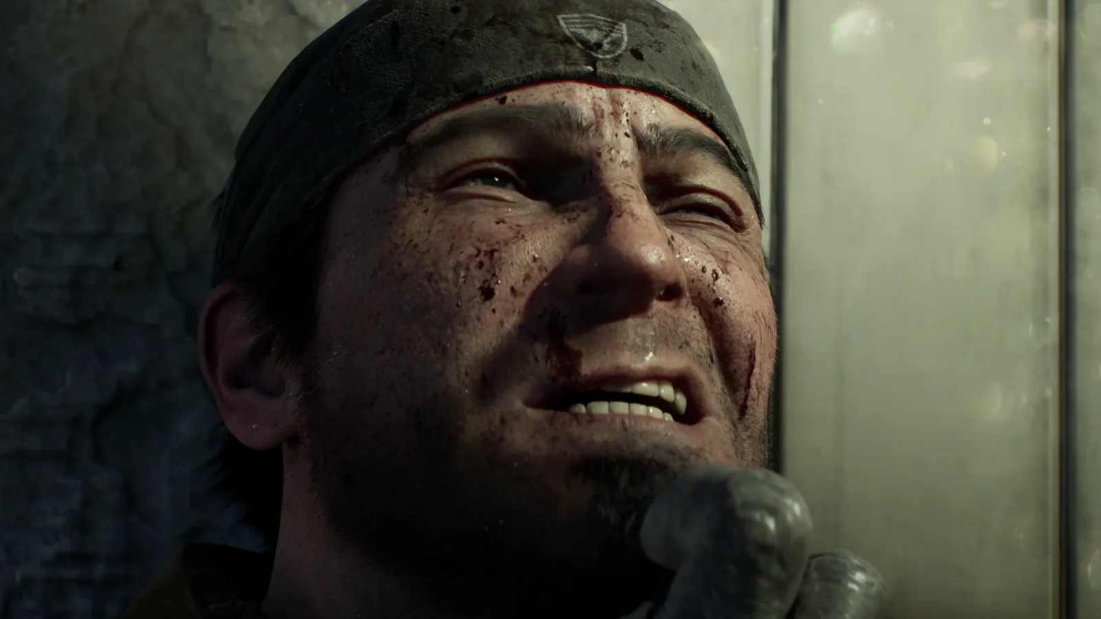 Marcus Fenix empuñando el Lancer en las calles devastadas de Sera en Gears of War E-Day