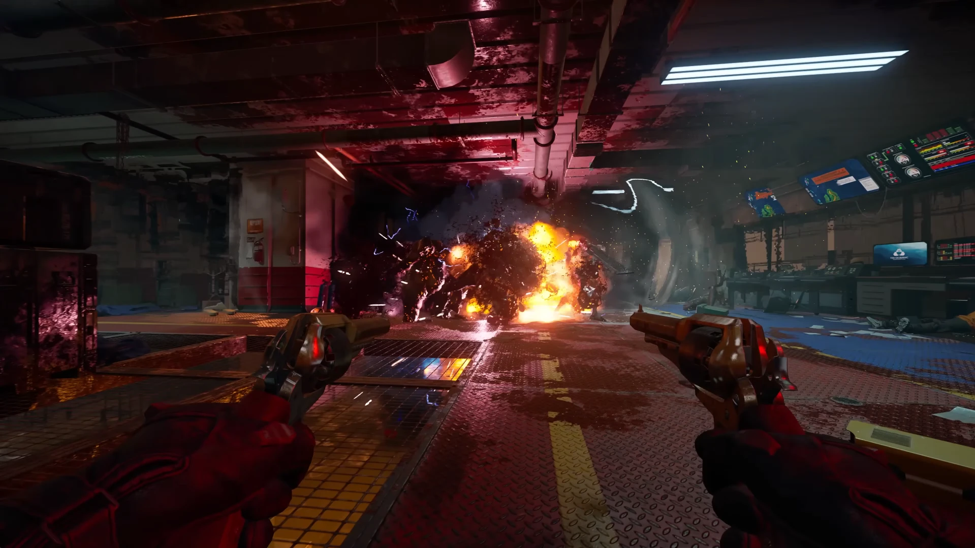 El perk Gunslinger de Killing Floor 3 disparando con dos revólveres a un Zed que explota en un pasillo industrial