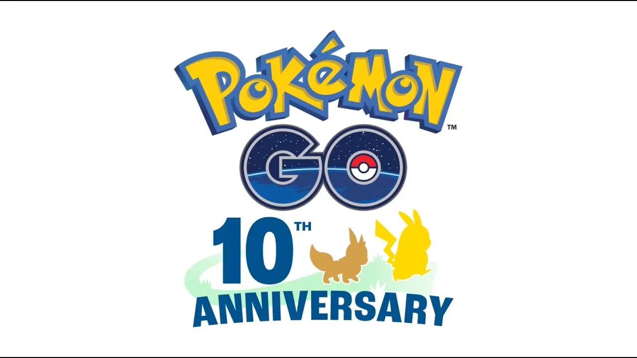 Logo oficial del 10° aniversario de Pokémon GO con Pikachu y Eevee